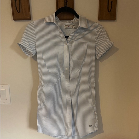 Beautiful button up - Picture 1 of 2